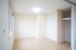 リビング隣の洋室は、寝室以外にも部屋自体をランドリー＆収納スペースとしたり、お子さんのプレイルームにすることもできます♪