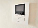 (イメージ)モニター付きインターフォンを採用し防犯対策。