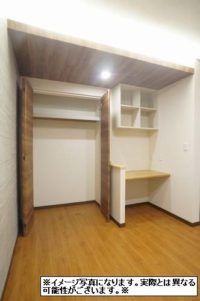 パソコンやちょっとした作業空間としてご利用いただけるカウンターコーナー付き♪